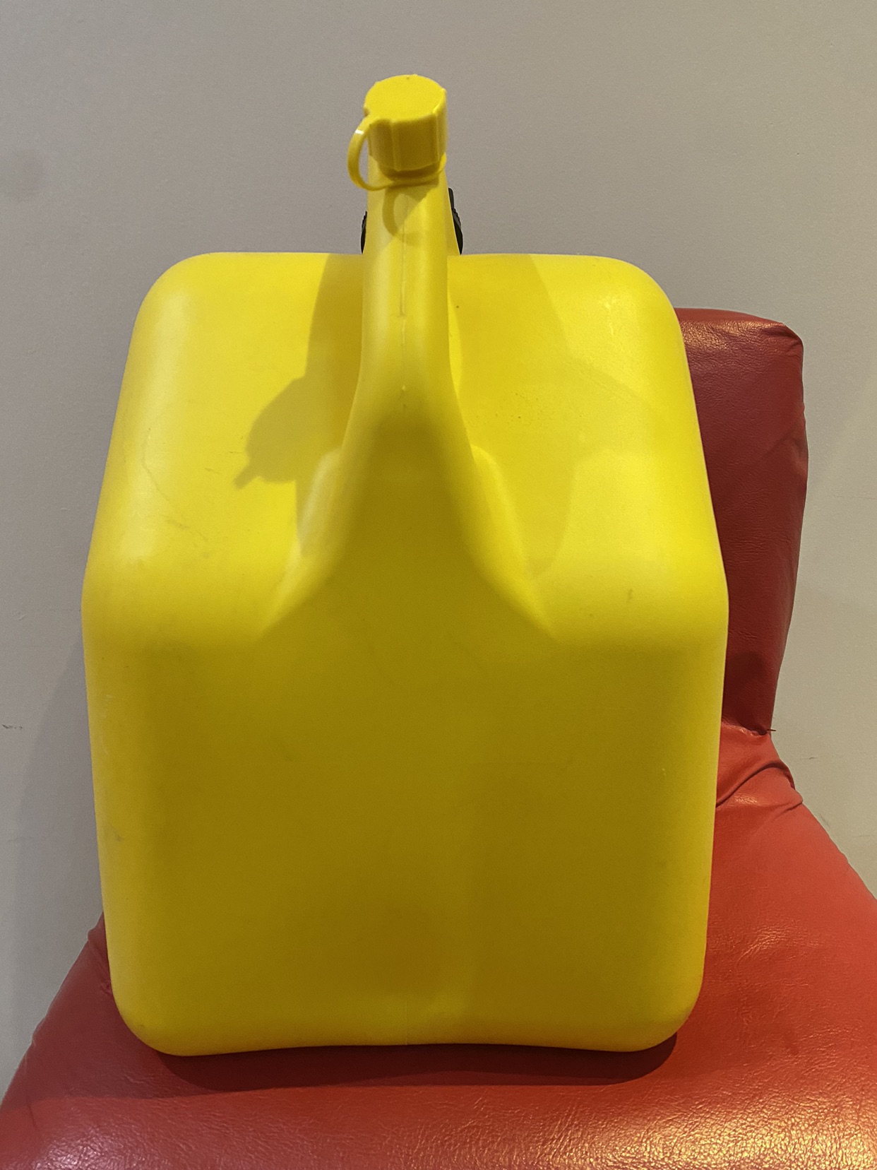 20 Litre 5 gallon Yellow Plastic Gas Can image indicator(2)