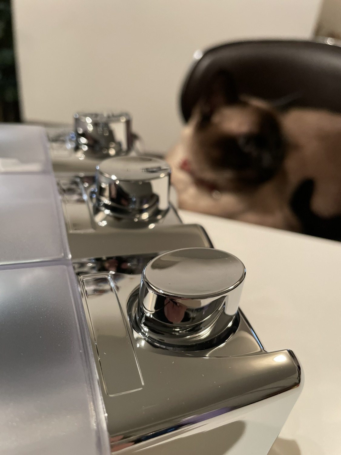 Soap dispenser with 3 chambers image indicator(7)