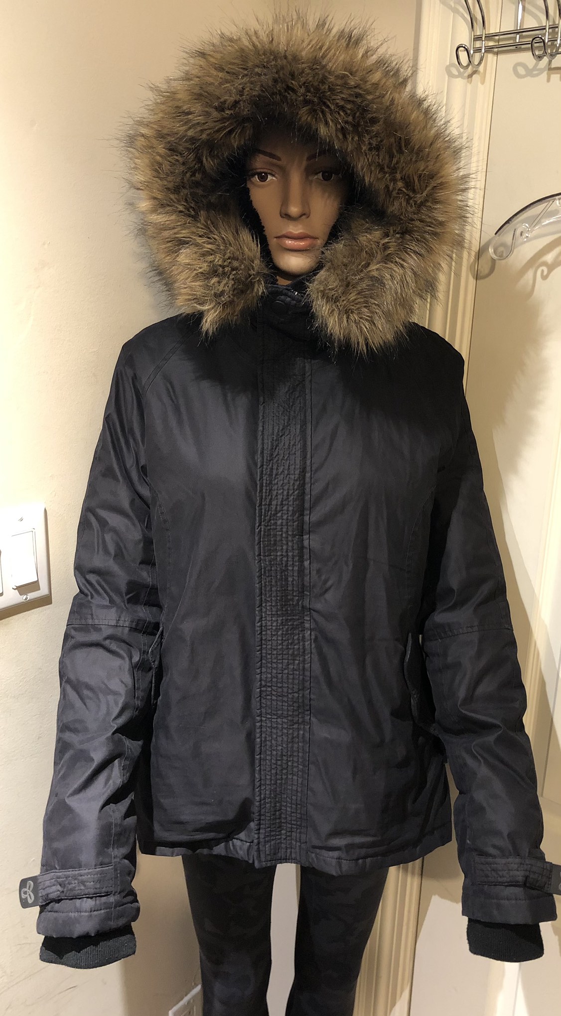Women’s Size L TNA Summit Parka - photo 2