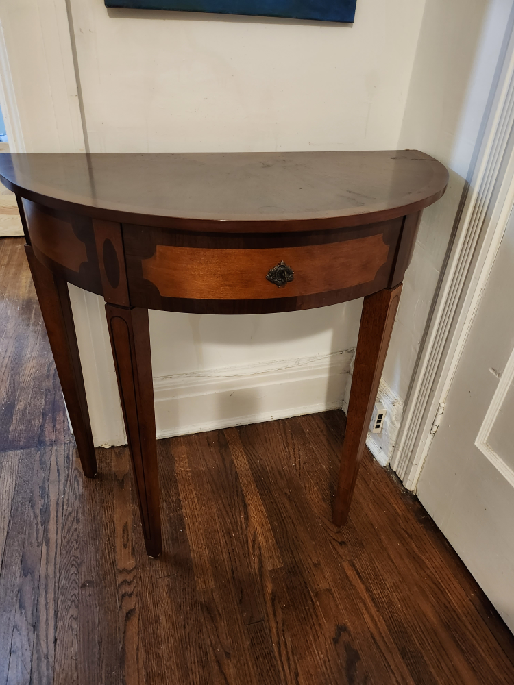Entrance table