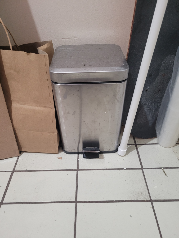 garbage bin thumbnail
