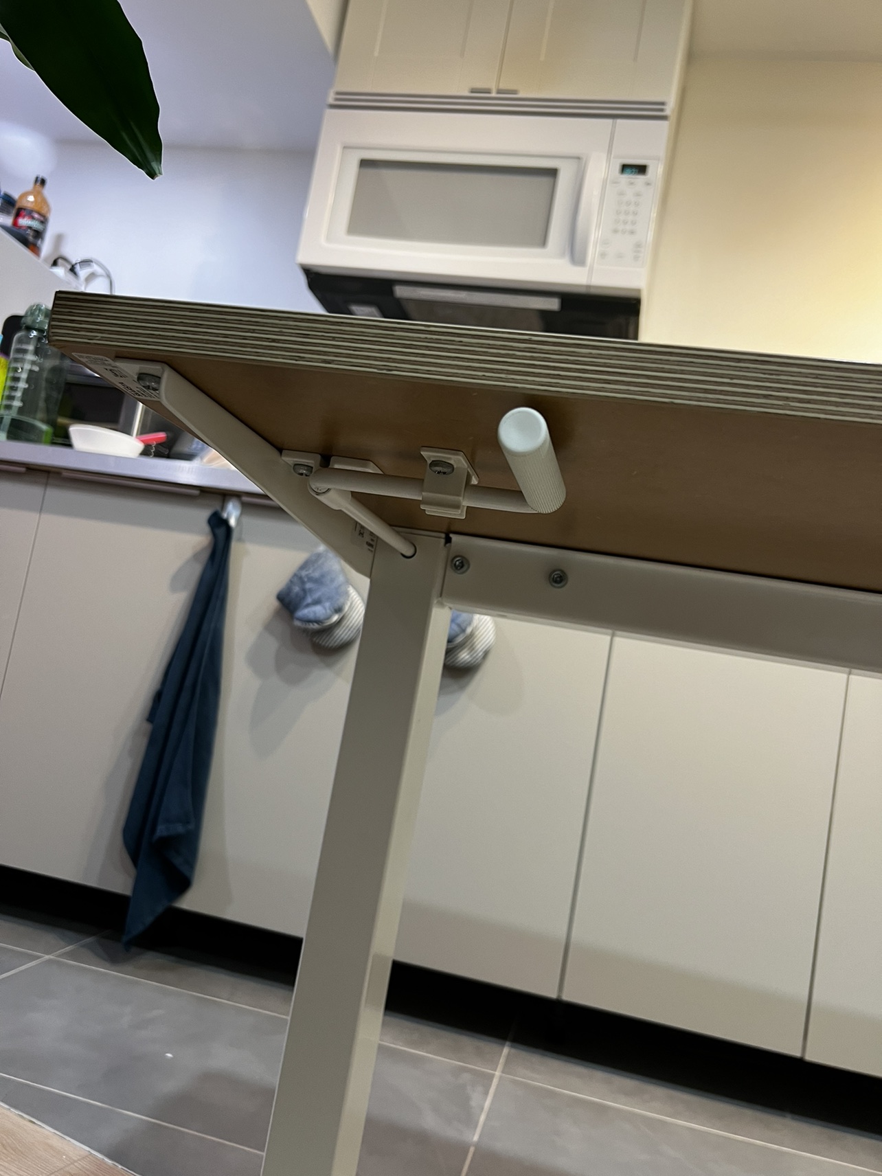 IKEA manual height adjustable Desk sit/stand white. IKEA table - photo 4