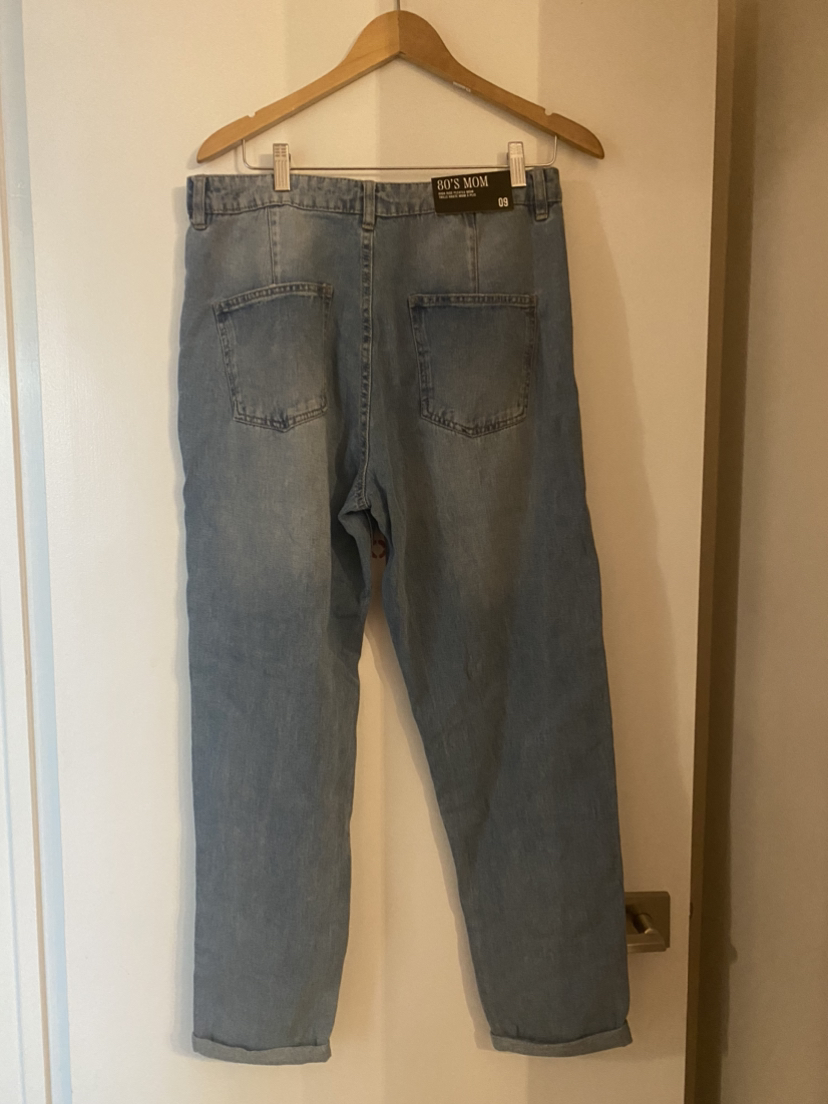 *BNWT* High waisted Jeans M/L image indicator(2)