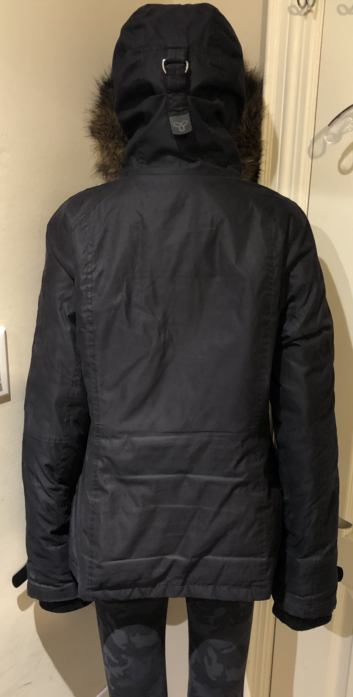 Women’s Size L TNA Summit Parka - photo 3