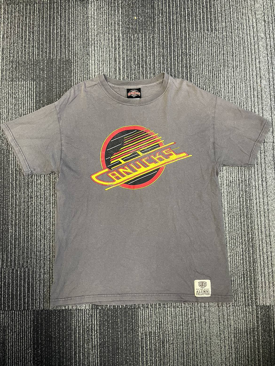 Vancouver Canucks Linden T-Shirt Size L thumbnail