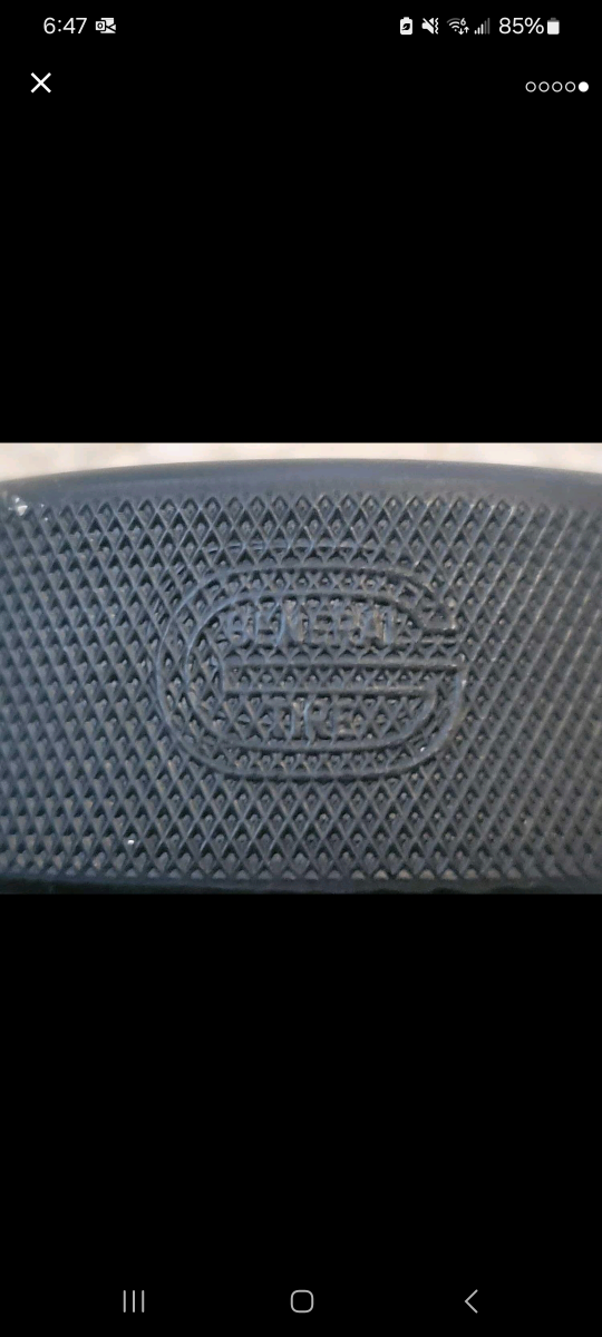 Official NHL game puck 1980s Vancouver Canucks image indicator(5)