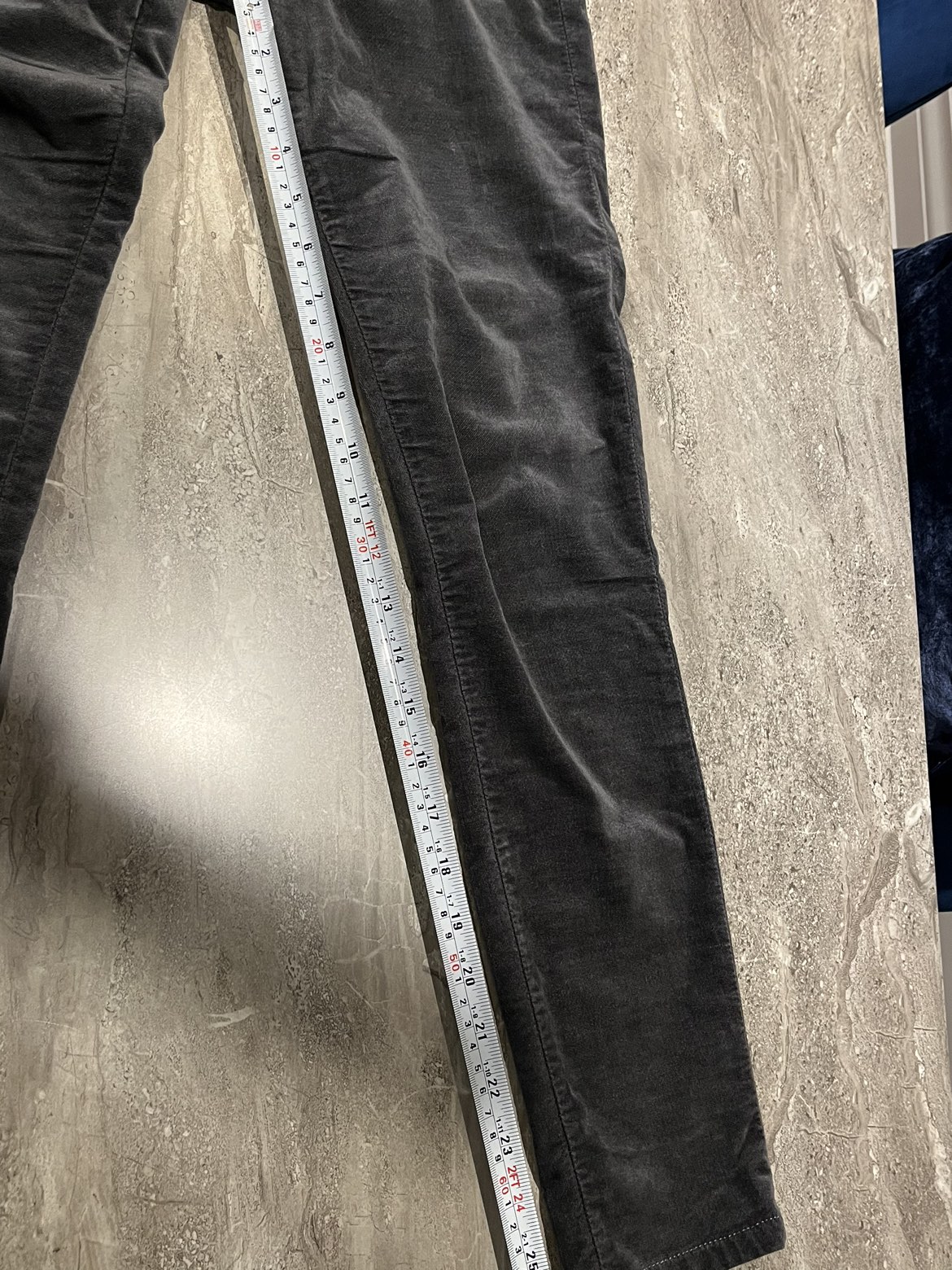 J Brand size 27 skinny mercury velvet Jean image indicator(4)