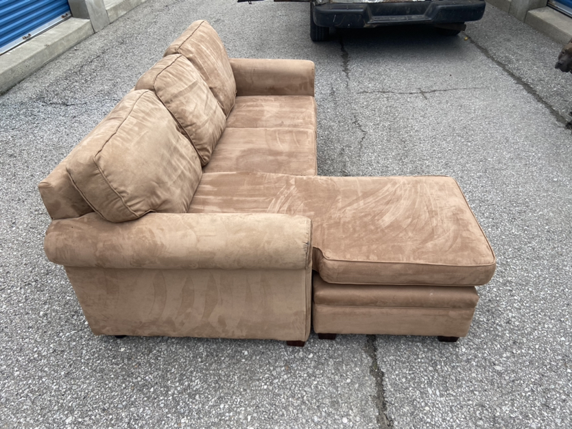 FREE DELIVERY• BEIGE SECTIONAL COUCH / SOFA w/ REVERSIBLE CHAISE - photo 4