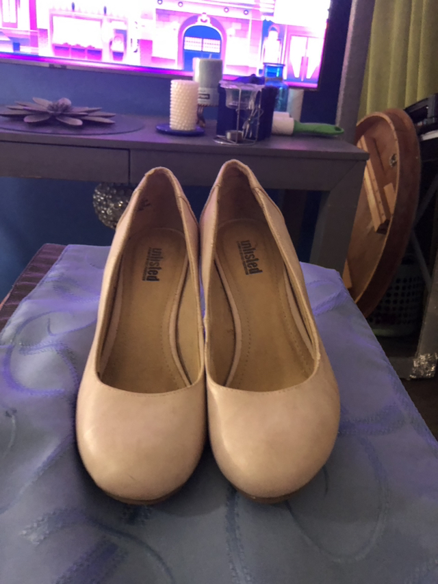 Unlisted Kenneth Cole production high heel