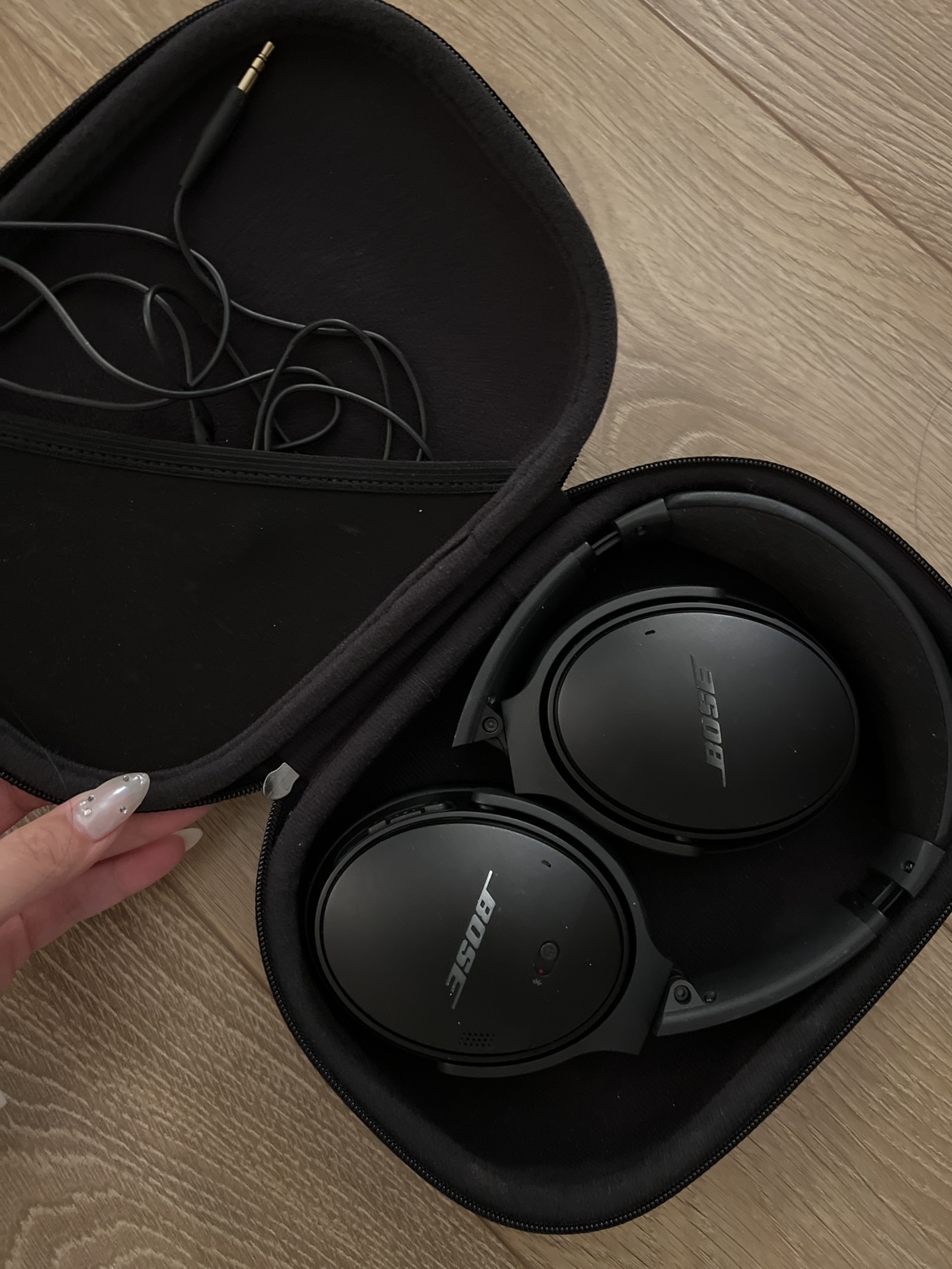 Bose Quietcomfort 35 II Over the Ear Wireless Headphones thumbnail