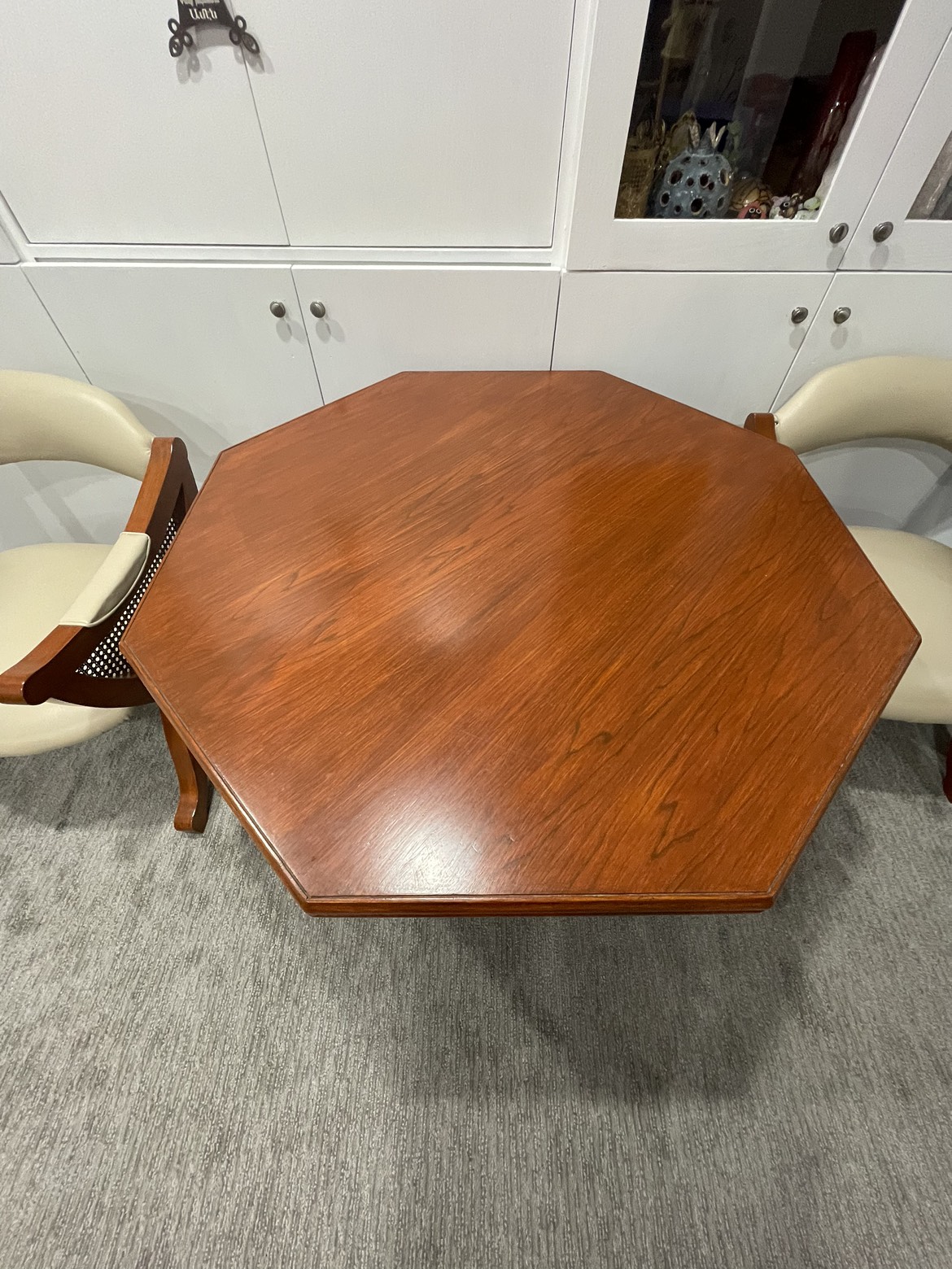 Table with chairs - photo 2