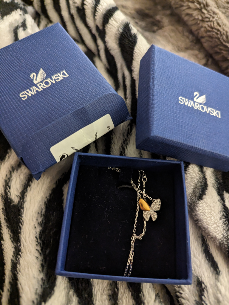 Swarovski necklace image indicator(2)