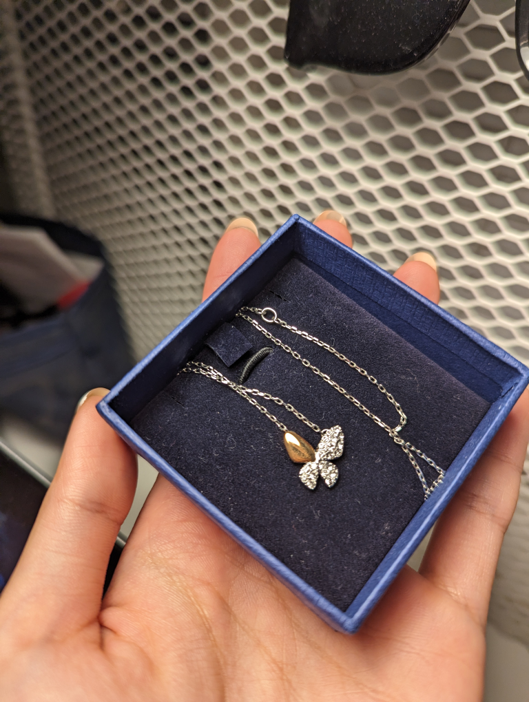 Swarovski necklace image indicator(3)