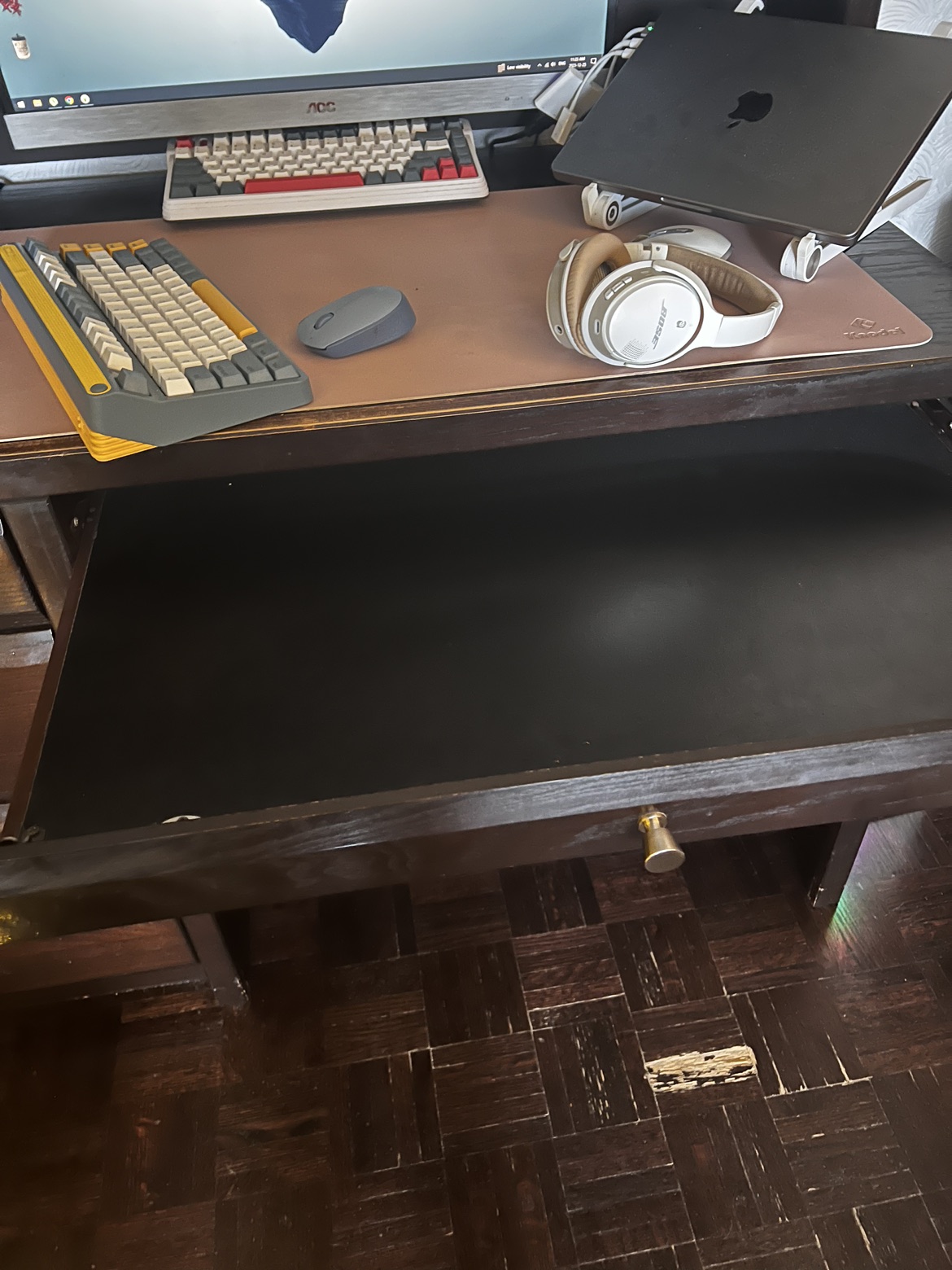 Hardwood computer desk with hutch - photo 2