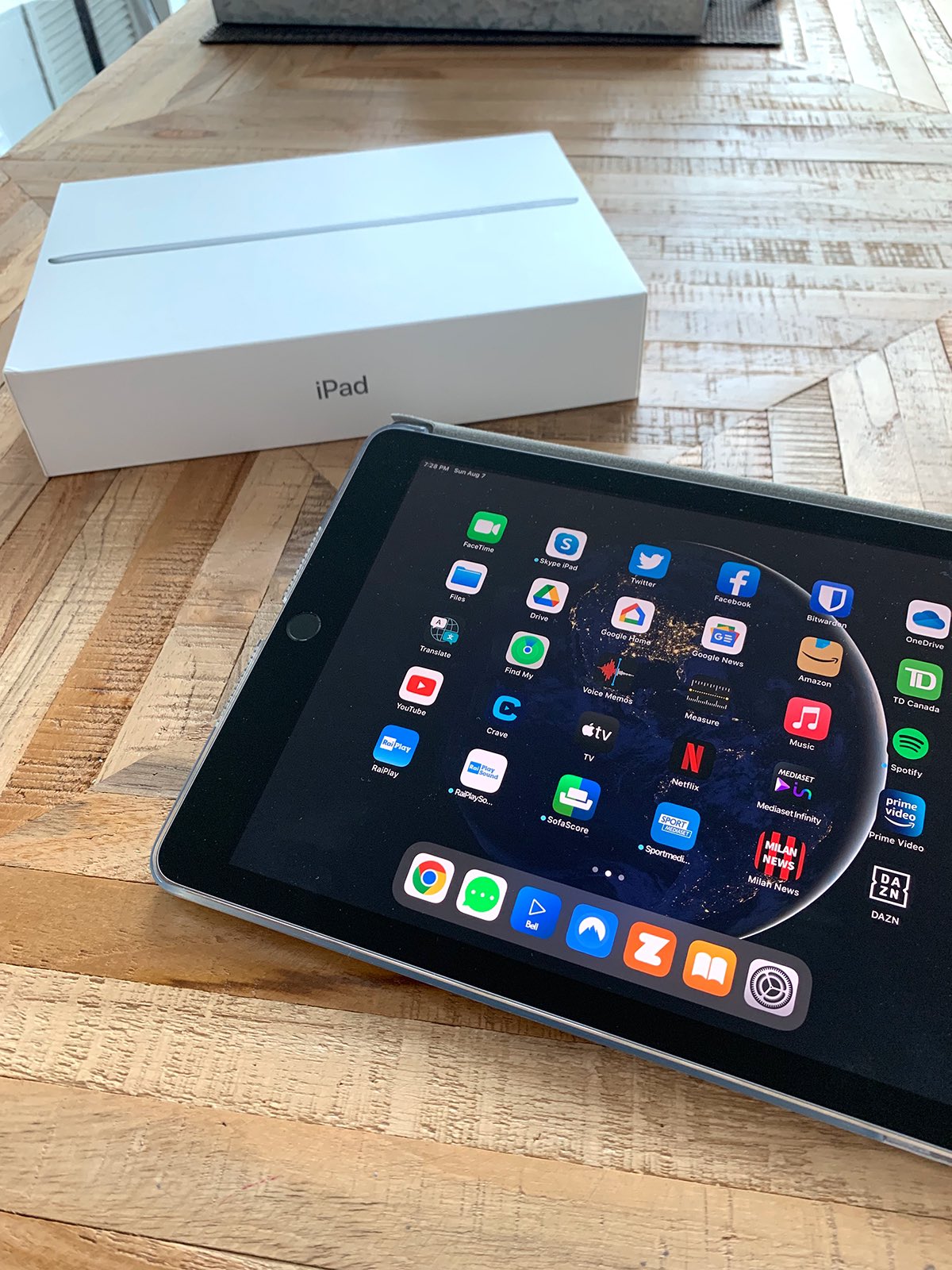 iPad 6th Generation - photo 2