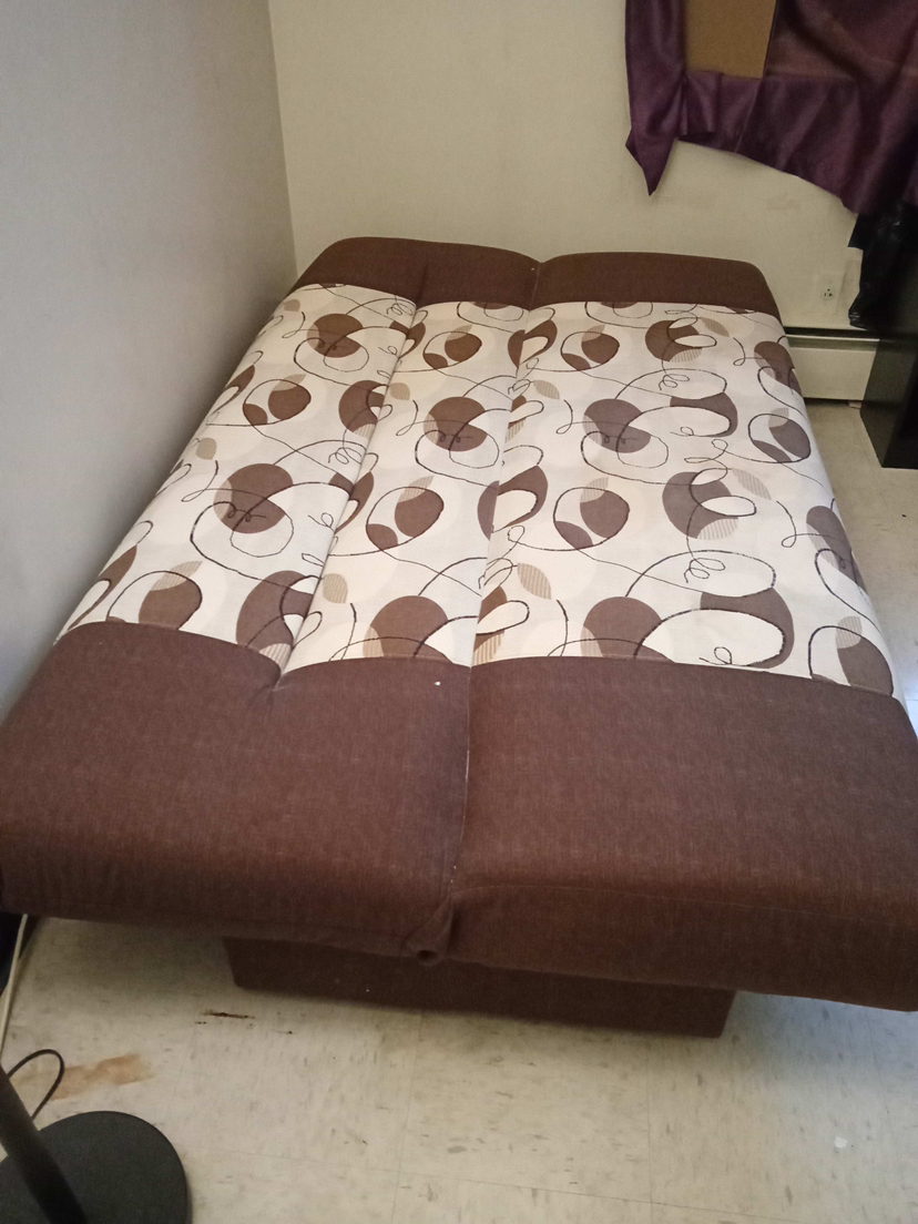 Pre-owned Sofa-Futon Mint Condition- Price Negotiable - photo 3