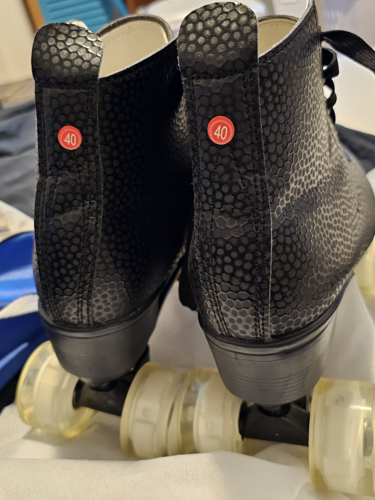 Roller Skates with light up wheels - photo 5