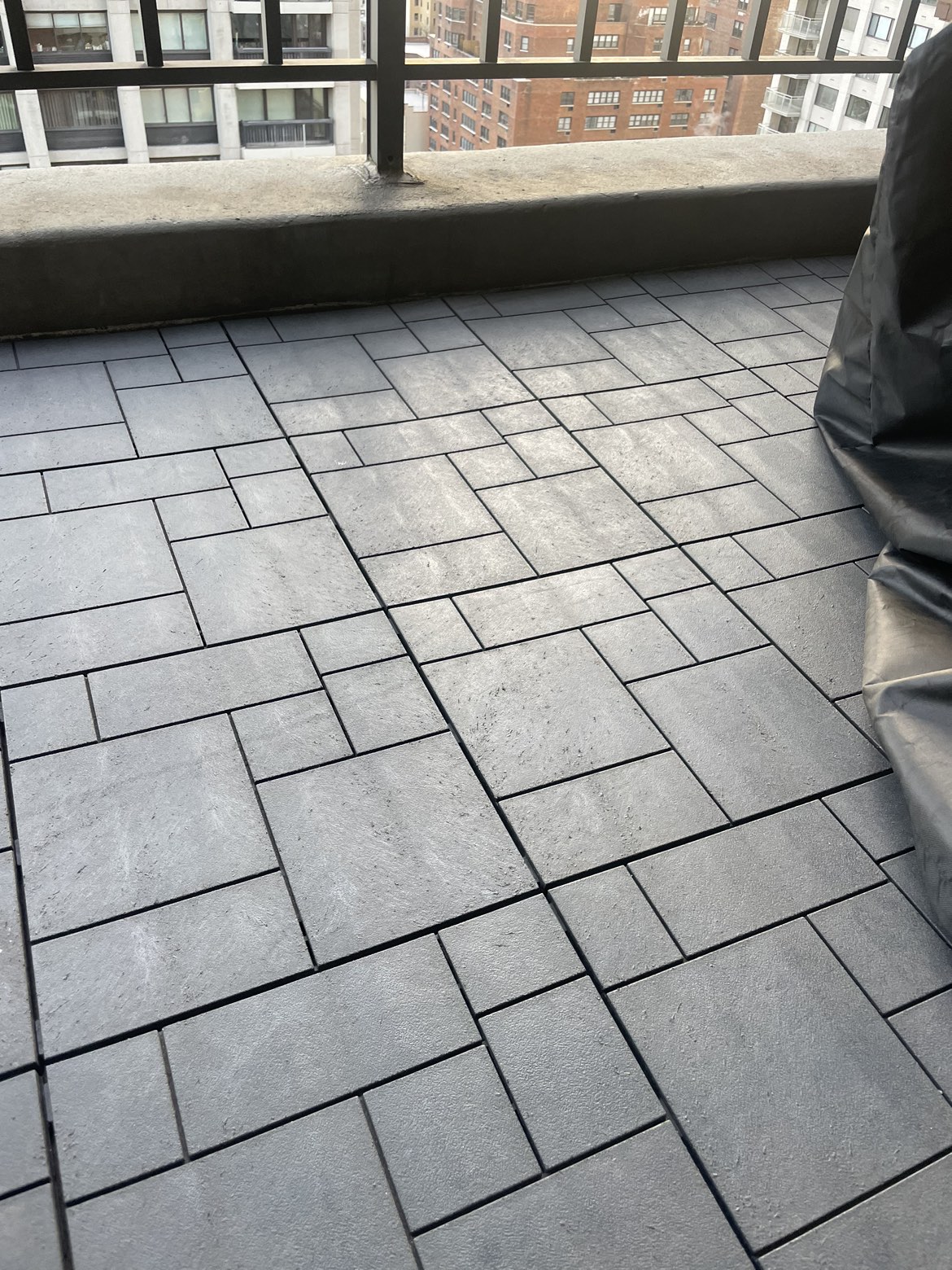 Interlocking outdoor patio deck tile flooring