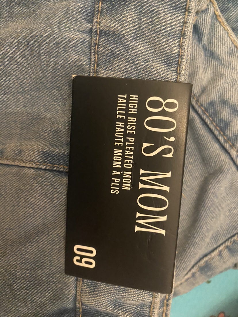 *BNWT* High waisted Jeans M/L image indicator(4)