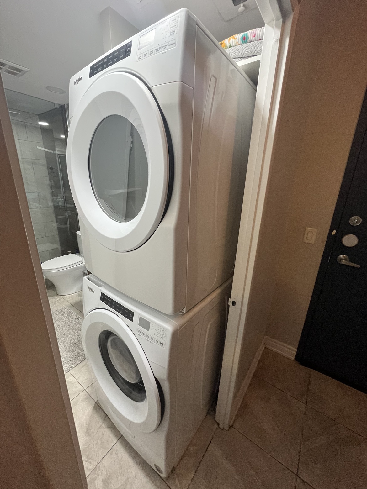 Moving sale! Stackable Whirlpool washer/dryer thumbnail