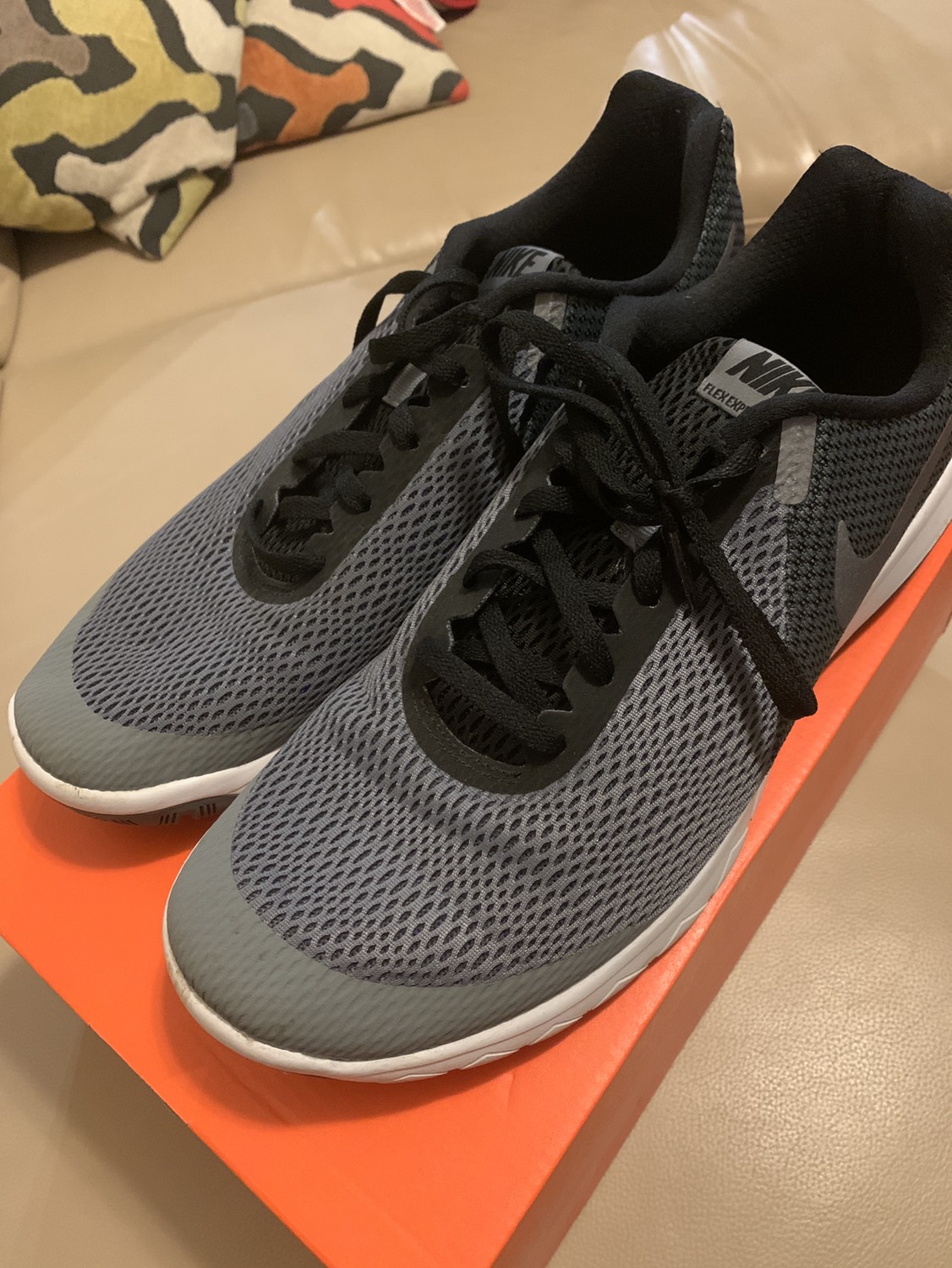 Nike sneakers thumbnail