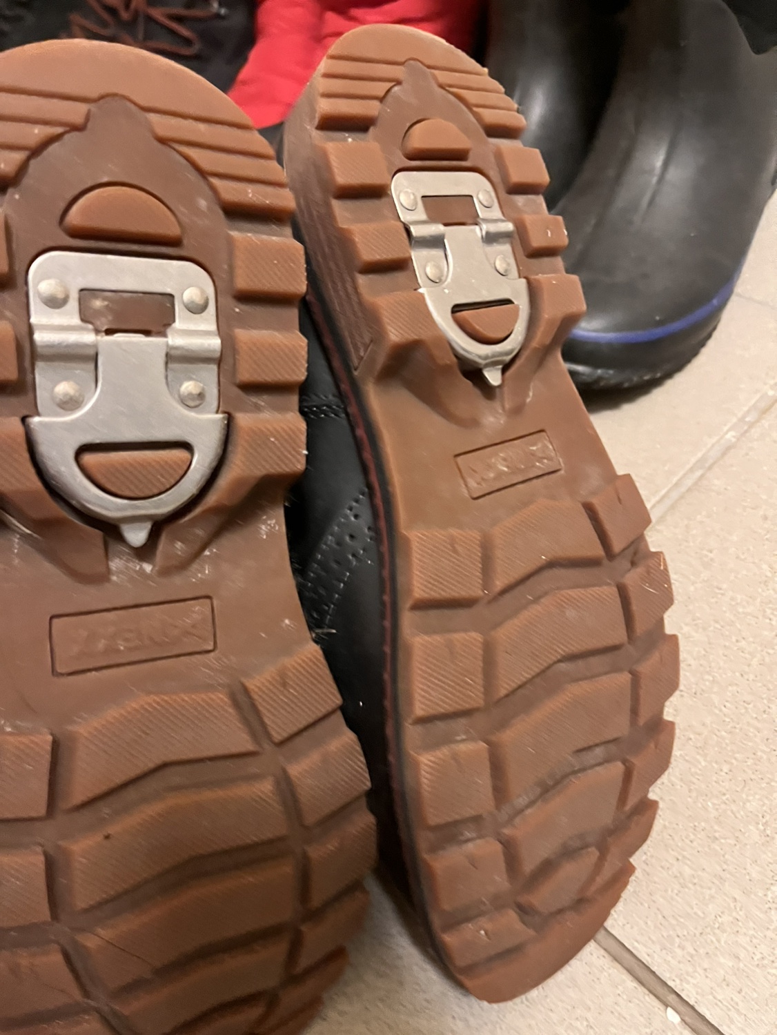 Anti-slip winter boots image indicator(6)