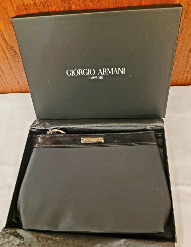 BNIB Giorgio Armani Make-Up Pouch image indicator(3)