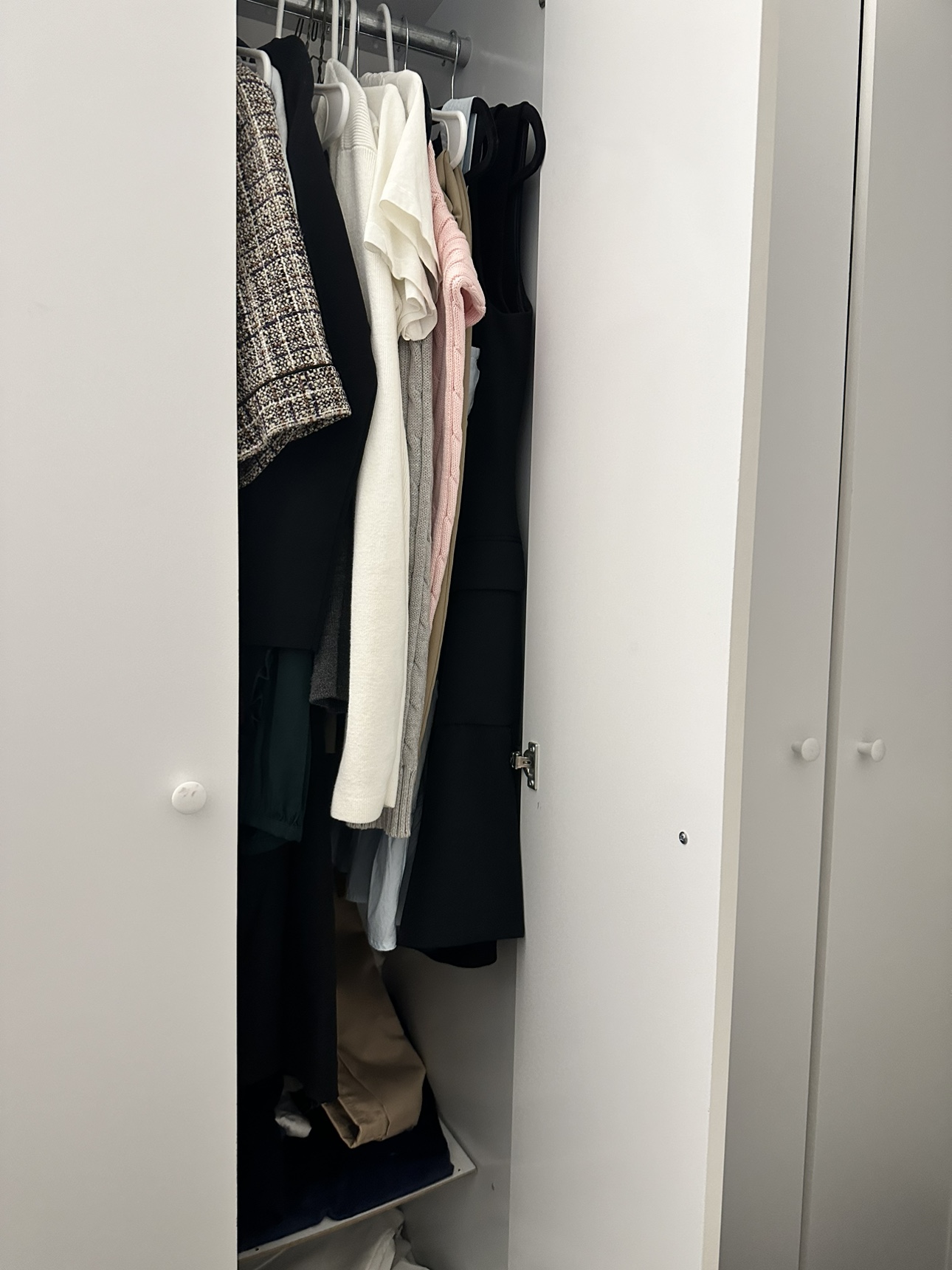 White closets - photo 2