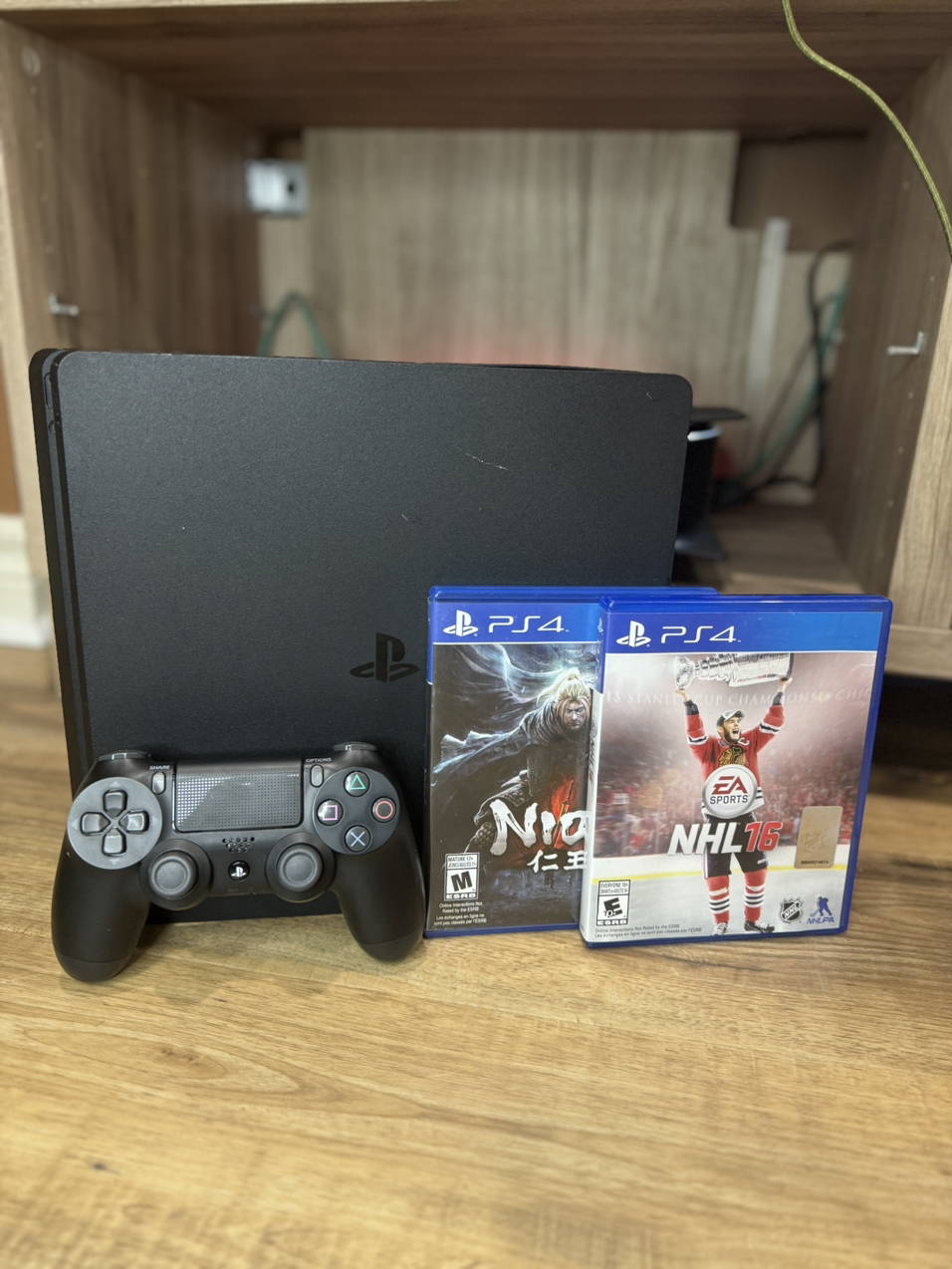 PlayStation 4 Slim 1Tb + games thumbnail