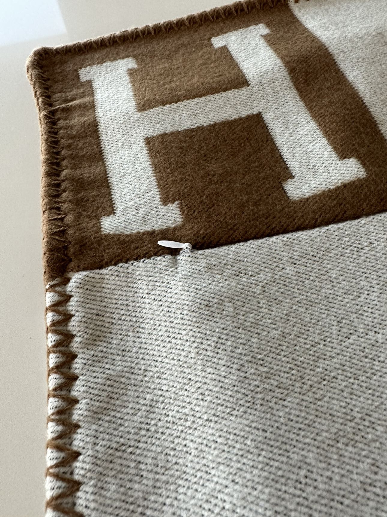 Hermes Blanket & Pillow Set image indicator(8)