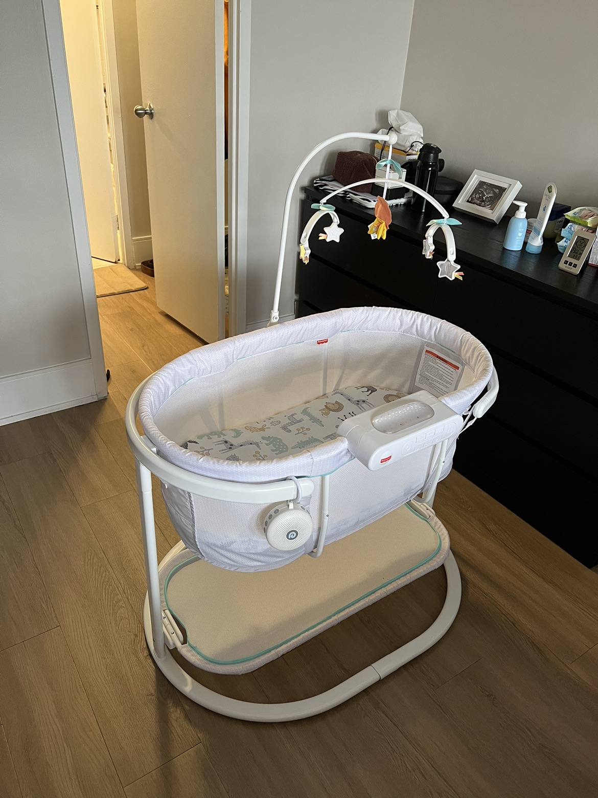 Fisher-Price Soothing Motions Bassinet thumbnail