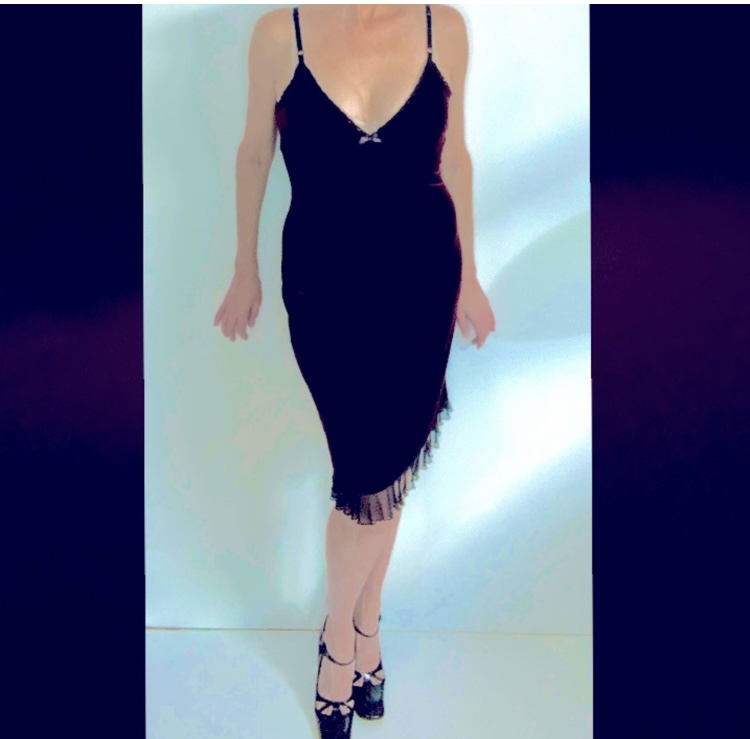 Perfect UNWORN Velvety Burgundy/Bordeaux Colour Party Dress image indicator(7)