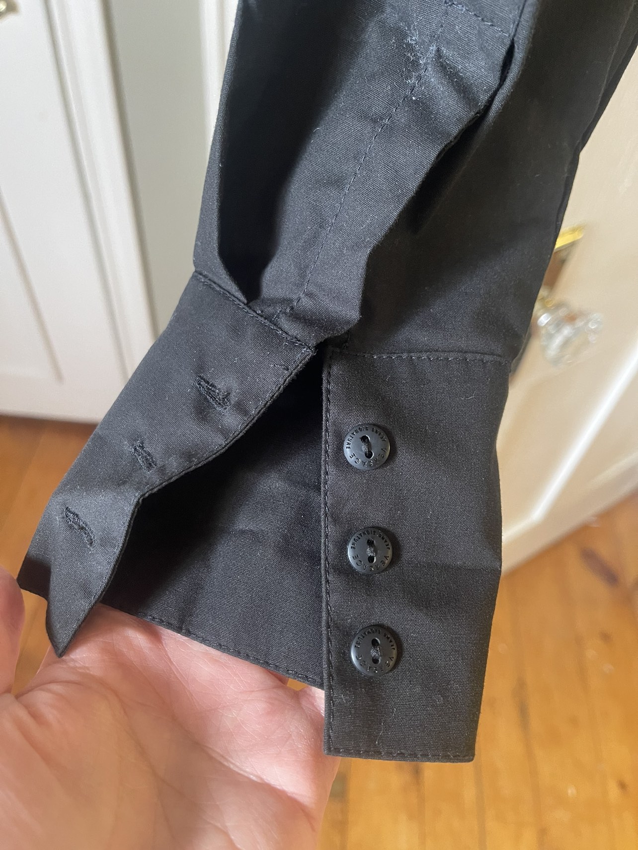 #SellingSpree Black Versace Women’s fitted shirt image indicator(6)