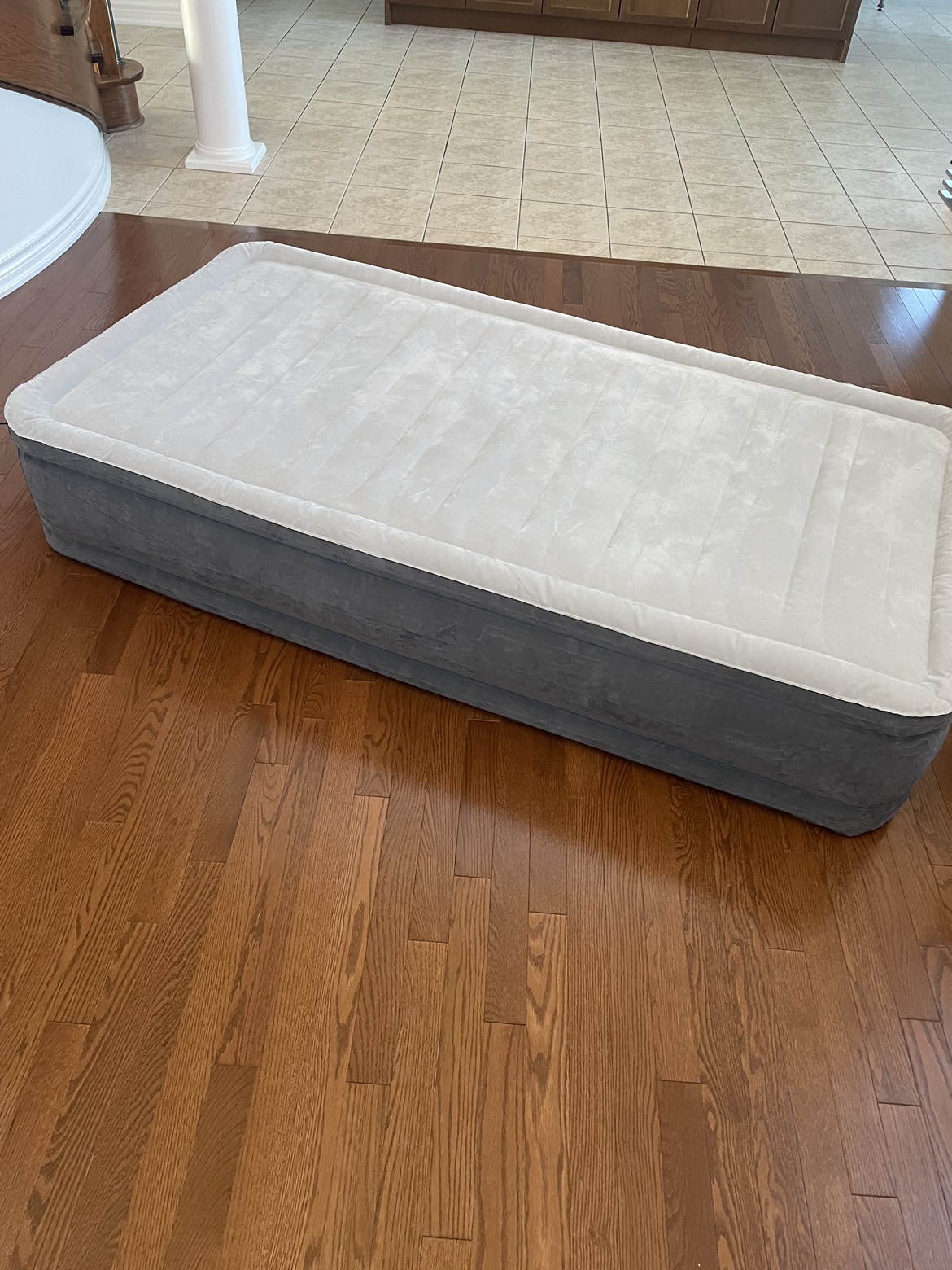 Intex Inflatable Twin Air Bed with built in Electric Pump - photo 3