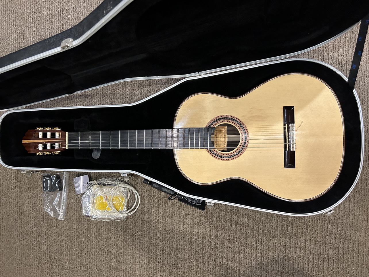 Hand made classic guitar  Made by ‘ Hyoung kyu Lee’ - photo 4