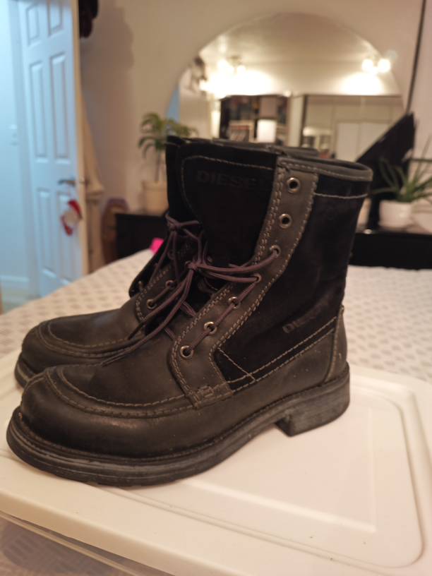 Diesel boots