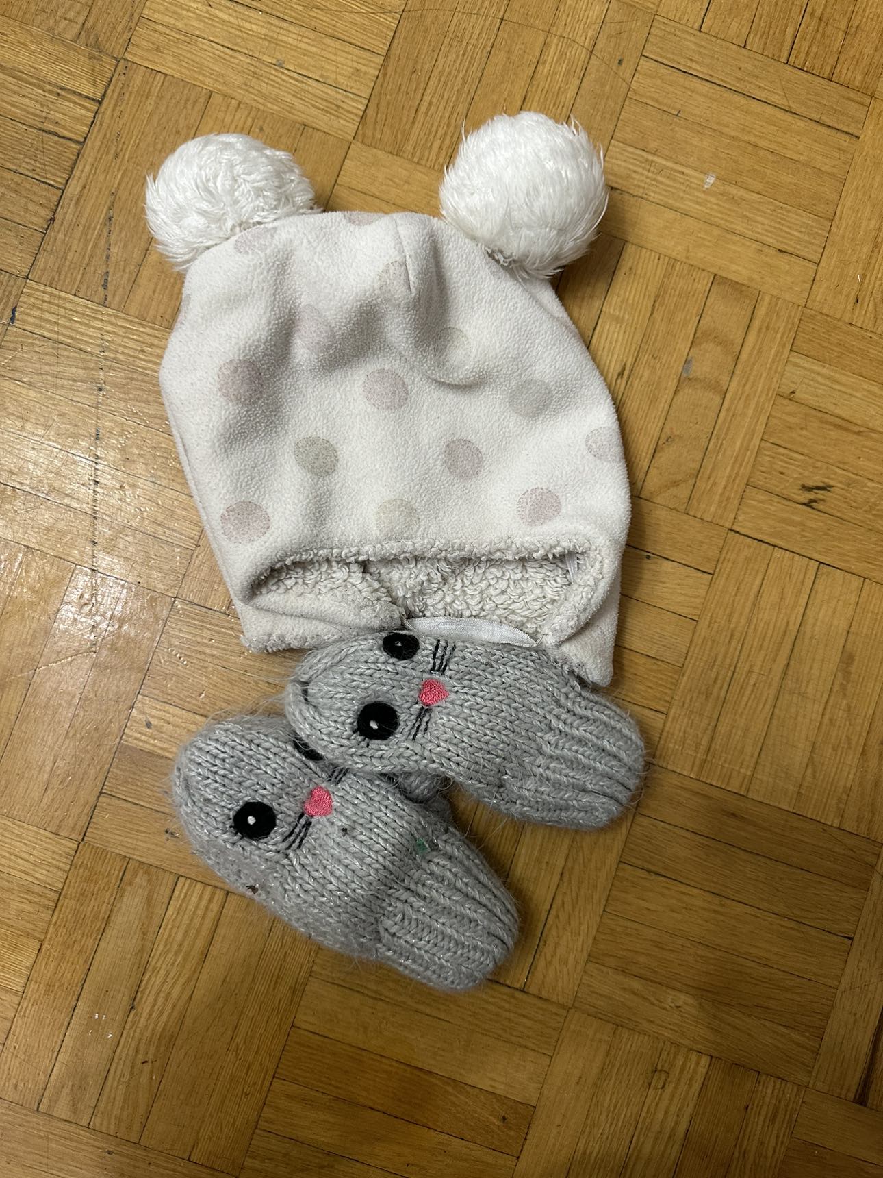 Free hat and mittens for kids 🎁