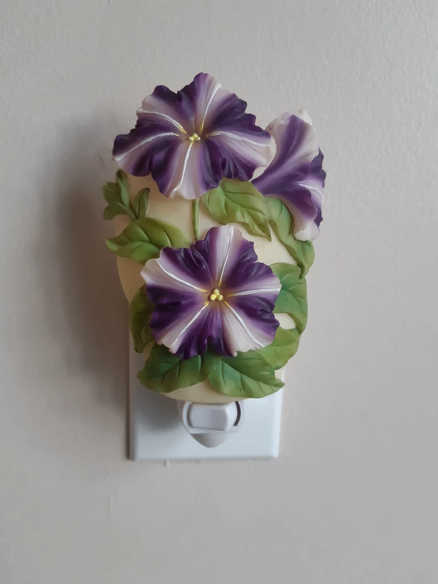 Flower Night Light | #FREECYCLE 💝 thumbnail