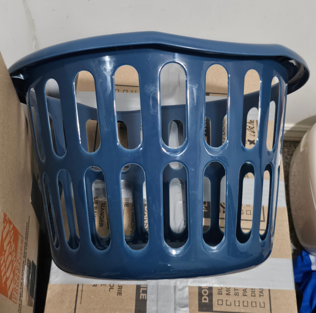 🚚RUSH SALE ‼️ Plastic Laundry basket / hamper