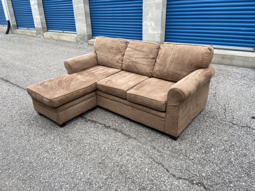 FREE DELIVERY• BEIGE SECTIONAL COUCH / SOFA w/ REVERSIBLE CHAISE