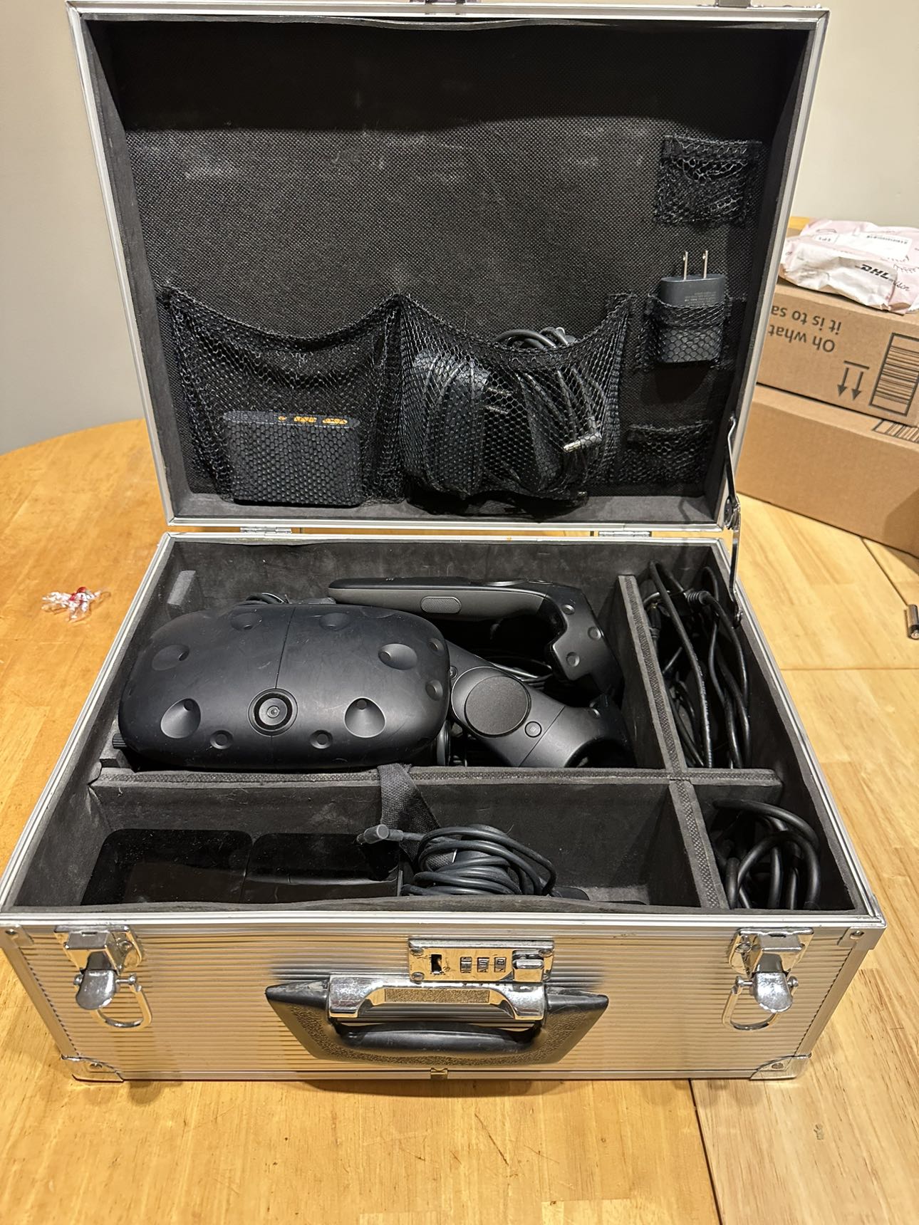 HTC VIVE with a carrying case - photo 4