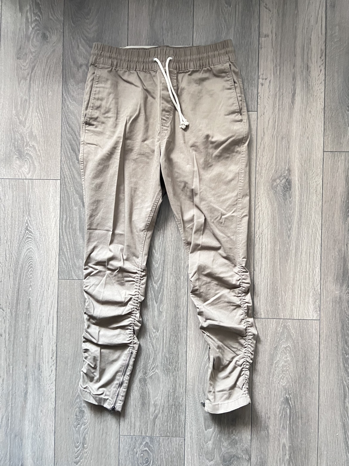 H&M Men’s shirring jogger pants #freecycle (Moving Out Sale!) thumbnail