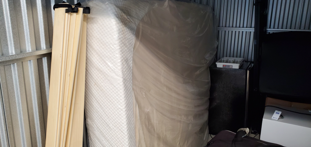 Tempur-Pedic queen mattress - photo 2