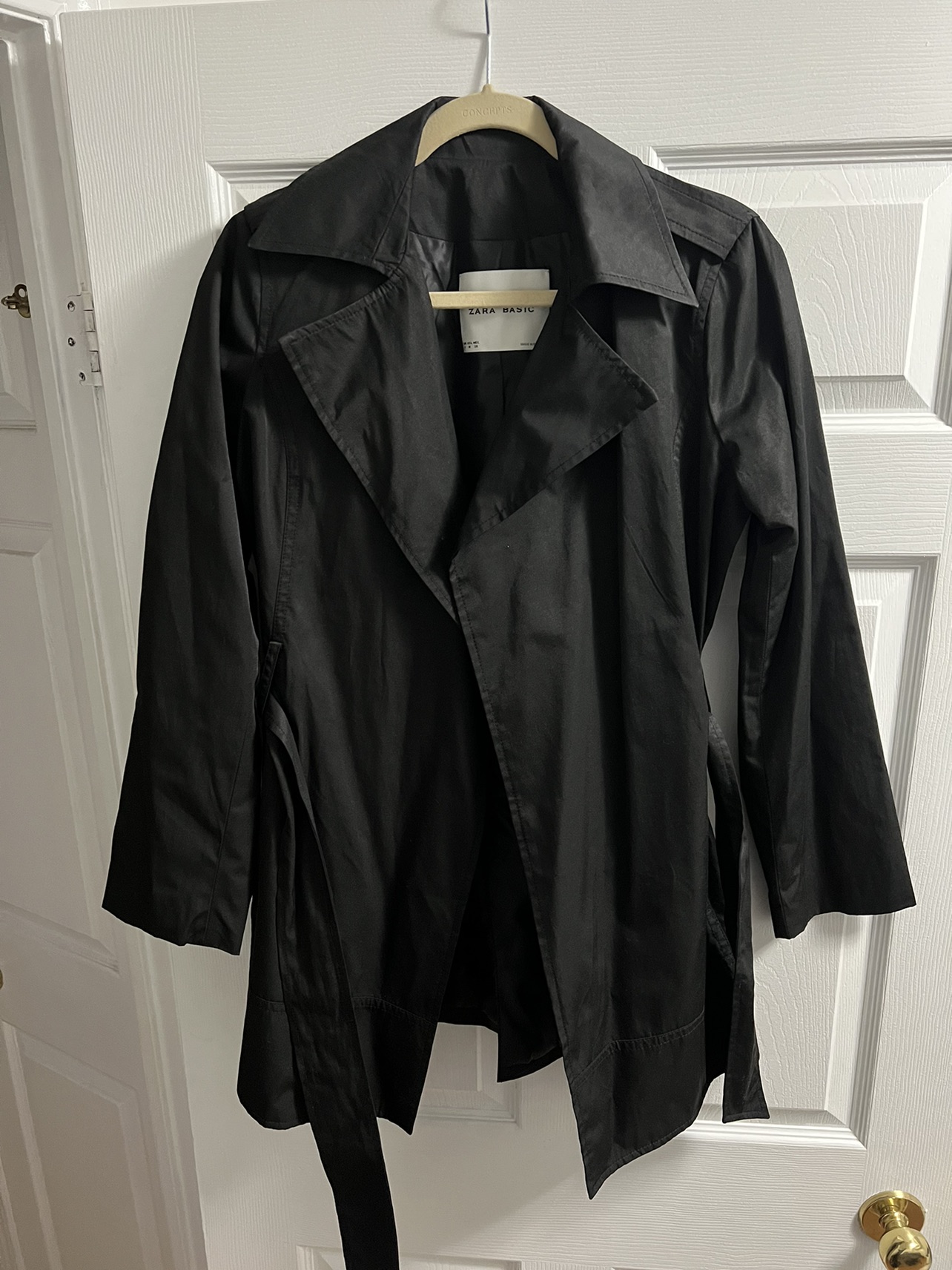 Zara women’s trench coat in medium