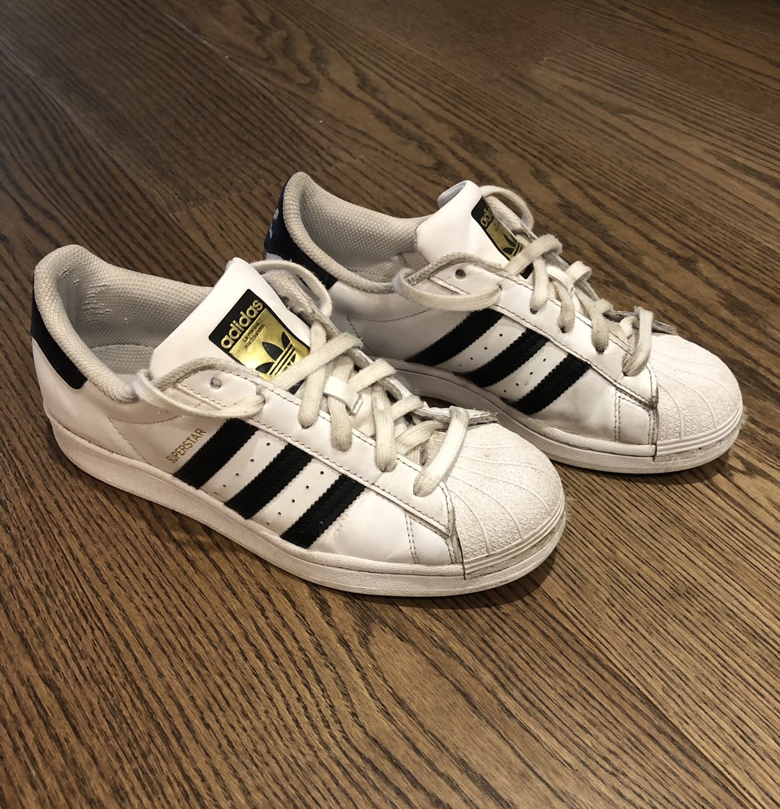 Women’s Adidas Superstars (size 7) 🎁