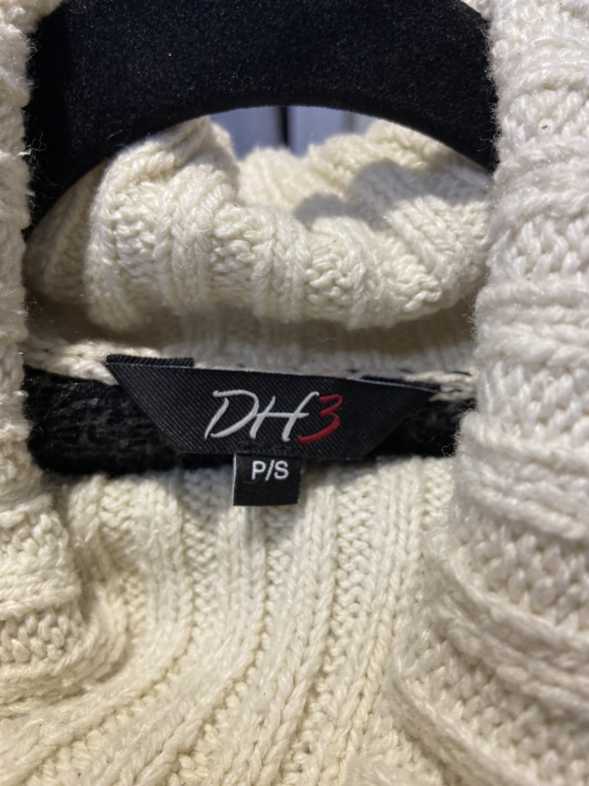 Women’s turtle neck sweater image indicator(2)