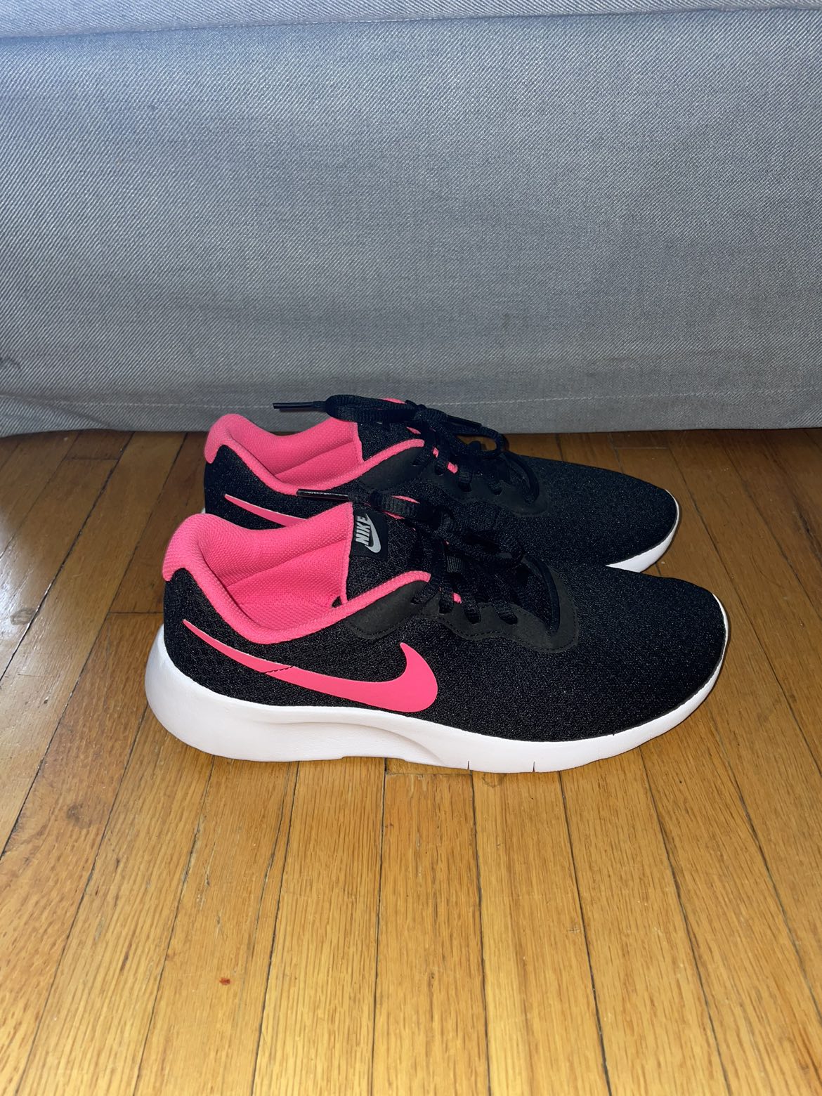 Nike runners, size 8 brand new!