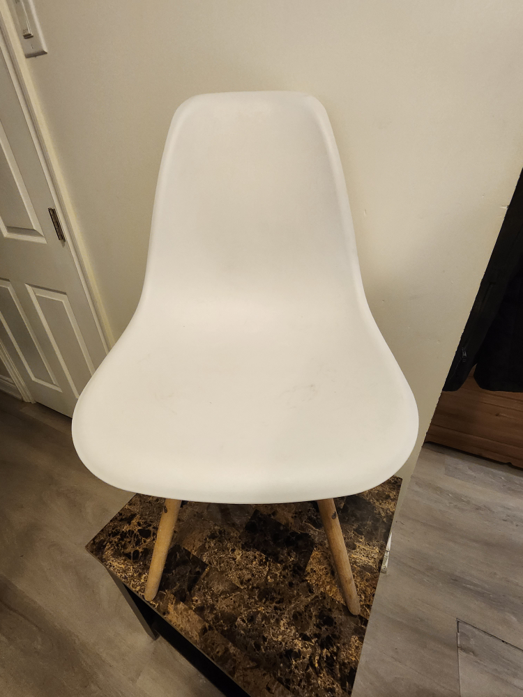 White Chair #sellingspree thumbnail