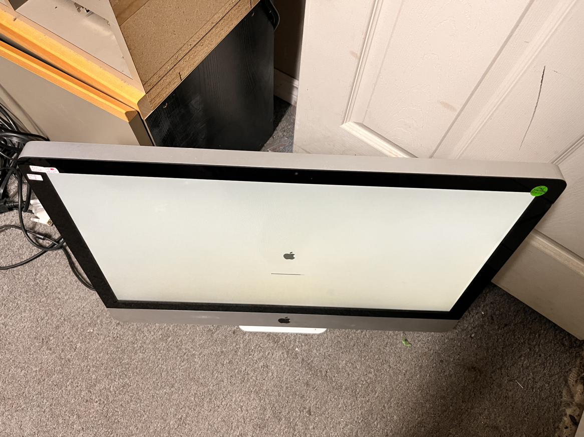 Apple iMac 27” inches stuck on Apple sign good condition  $95 - photo 2