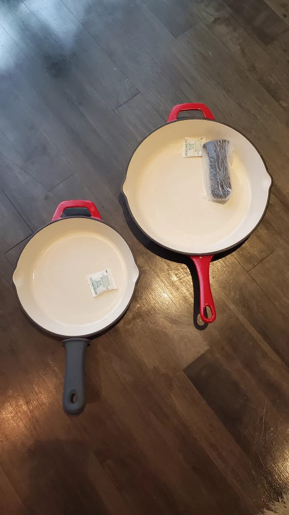2 Red Cast Iron Pans/Skillets image indicator(5)